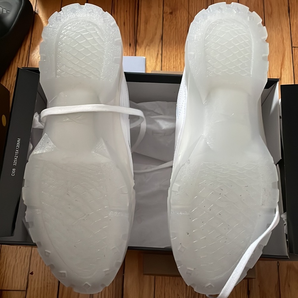 New Cardi B Reebok…. - Picture 5 of 6
